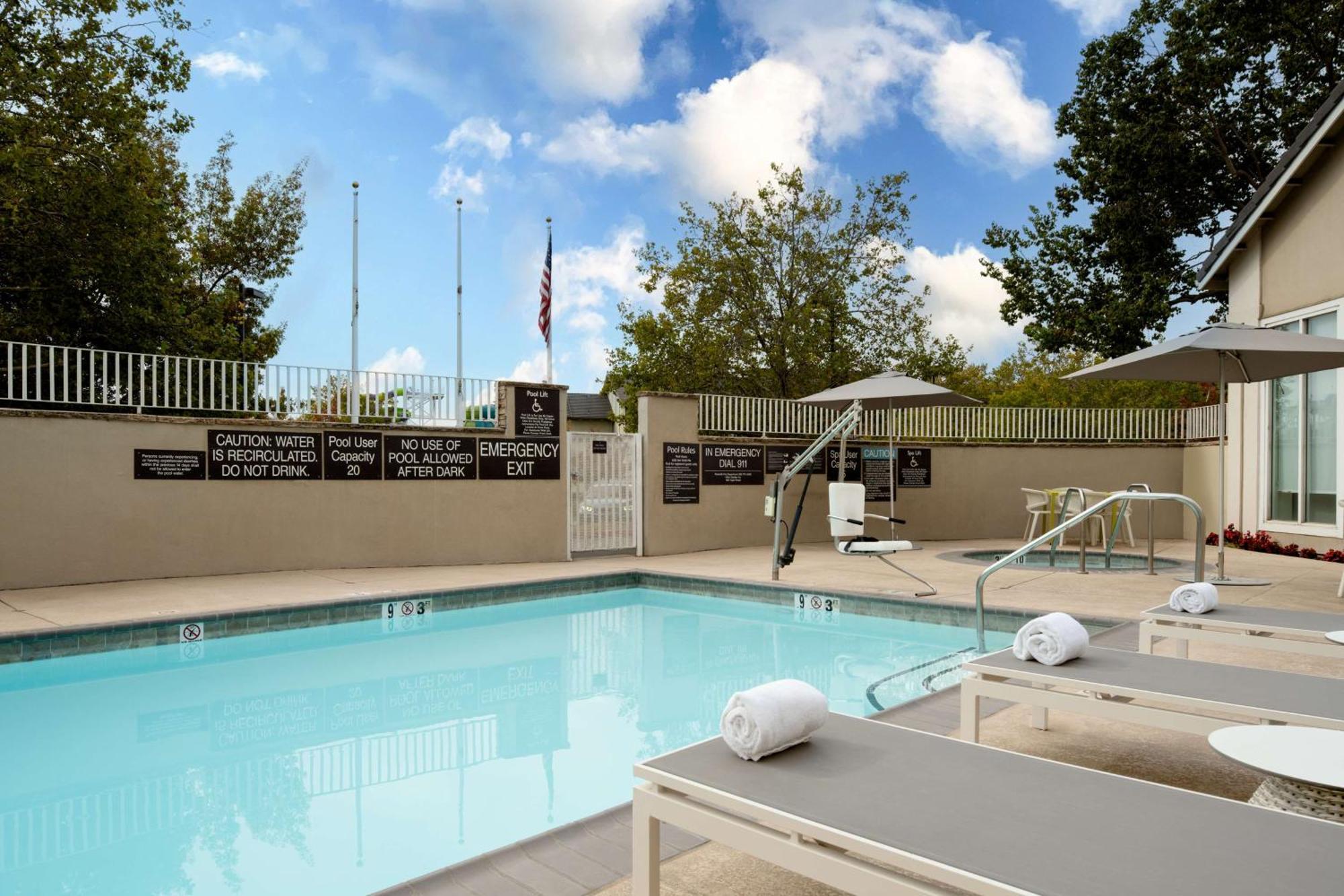Hilton Garden Inn Roseville Exteriér fotografie
